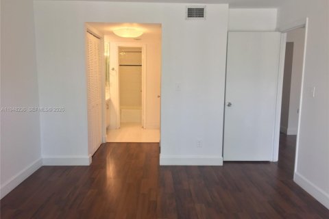 Condo in Miami, Florida, 1 bedroom  № 2004472 - photo 9