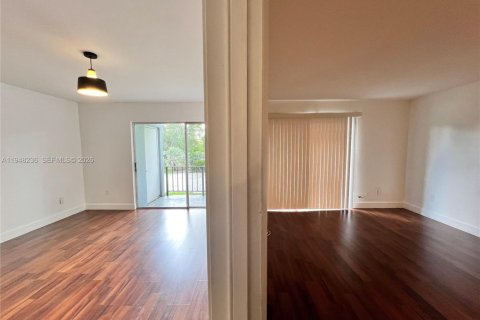 Condo in Miami, Florida, 1 bedroom  № 2004472 - photo 7