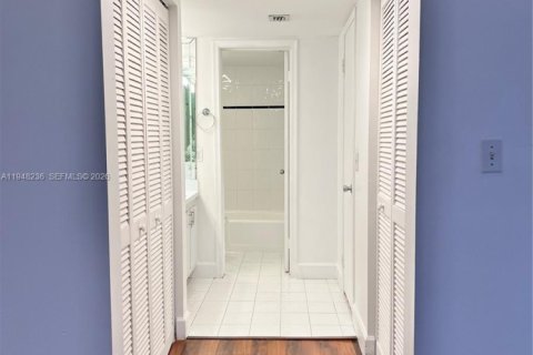 Condo in Miami, Florida, 1 bedroom  № 2004472 - photo 11