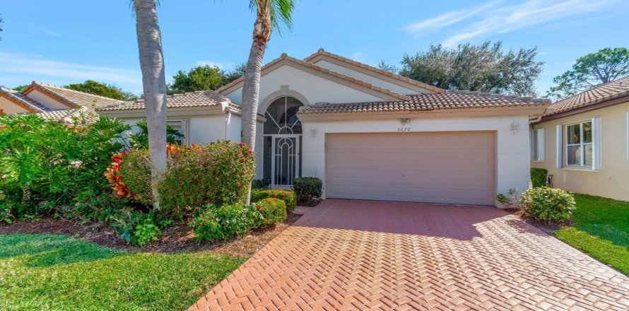 House in Boynton Beach, Florida 3 bedrooms, 161.46 sq.m. № 2399996