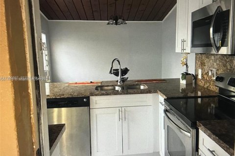 Casa en alquiler en Boca Raton, Florida, 2 dormitorios, 65.03 m2 № 2058043 - foto 2