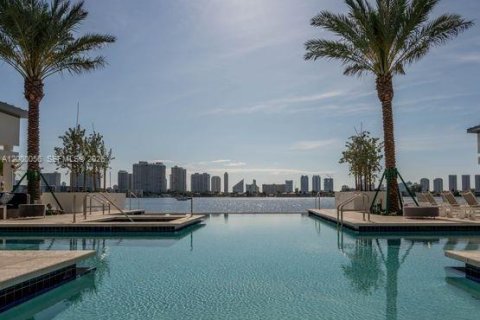 Condominio en alquiler en North Miami Beach, Florida, 2 dormitorios, 158.31 m2 № 2170125 - foto 29