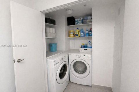Condominio en alquiler en North Miami Beach, Florida, 2 dormitorios, 158.31 m2 № 2170125 - foto 9