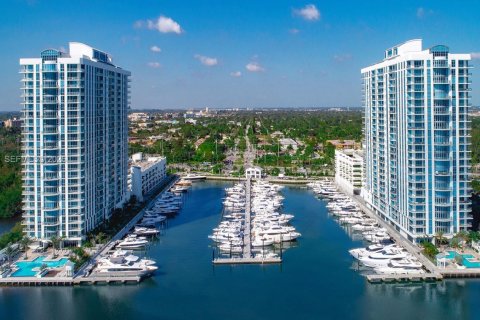 Condominio en alquiler en North Miami Beach, Florida, 2 dormitorios, 158.31 m2 № 2170125 - foto 24