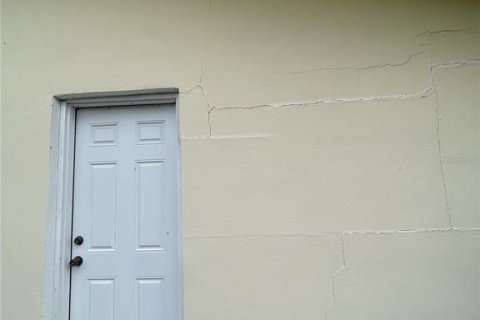 House in Largo, Florida 2 bedrooms, 107.77 sq.m. № 2236061 - photo 15