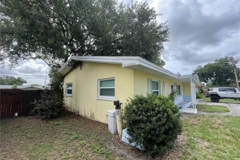 House in Largo, Florida 2 bedrooms, 107.77 sq.m. № 2236061 - photo 2