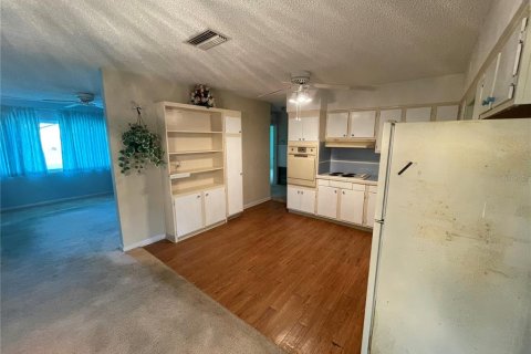 House in Largo, Florida 2 bedrooms, 107.77 sq.m. № 2236061 - photo 7