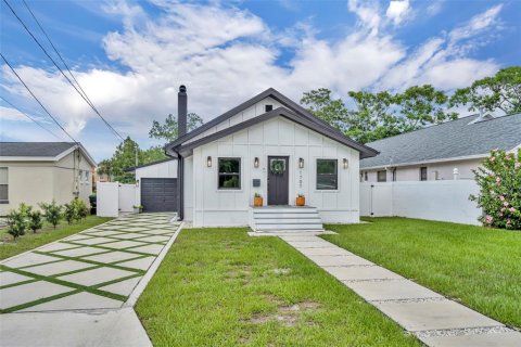 House in Winter Park, Florida 3 bedrooms, 155.05 sq.m. № 2101898 - photo 3