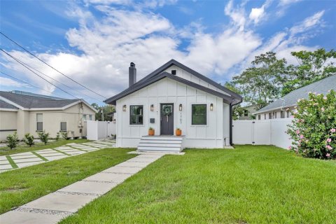 House in Winter Park, Florida 3 bedrooms, 155.05 sq.m. № 2101898 - photo 2