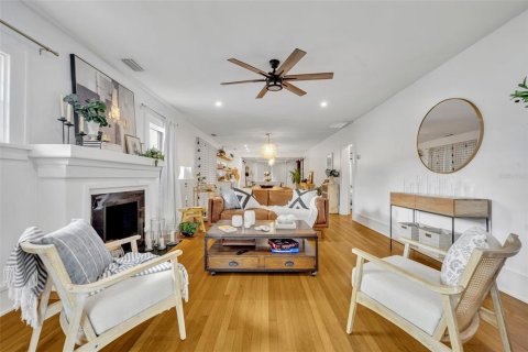 House in Winter Park, Florida 3 bedrooms, 155.05 sq.m. № 2101898 - photo 8