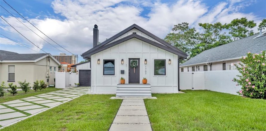House in Winter Park, Florida 3 bedrooms, 155.05 sq.m. № 2101898