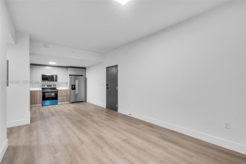 Apartment in Miami, Florida 2 bedrooms № 2002622 - photo 12