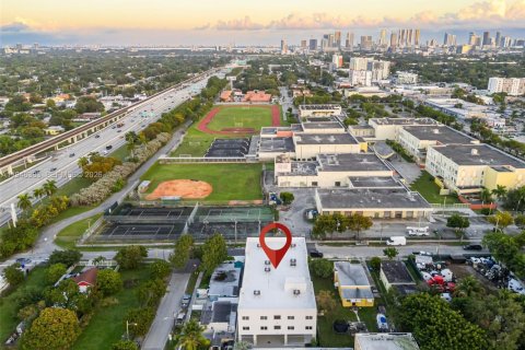 Apartment in Miami, Florida 2 bedrooms № 2002622 - photo 5