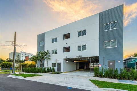 Apartment in Miami, Florida 2 bedrooms № 2002622 - photo 2