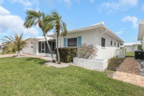 House in Pinellas Park, Florida 2 bedrooms, 160.35 sq.m. № 2110244 - photo 6