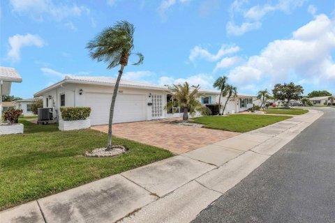 House in Pinellas Park, Florida 2 bedrooms, 160.35 sq.m. № 2110244 - photo 4