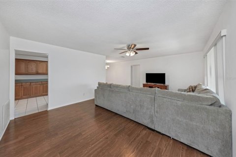 House in Pinellas Park, Florida 2 bedrooms, 160.35 sq.m. № 2110244 - photo 15