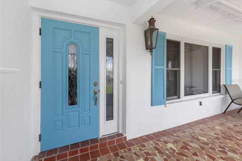 House in Pinellas Park, Florida 2 bedrooms, 160.35 sq.m. № 2110244 - photo 14