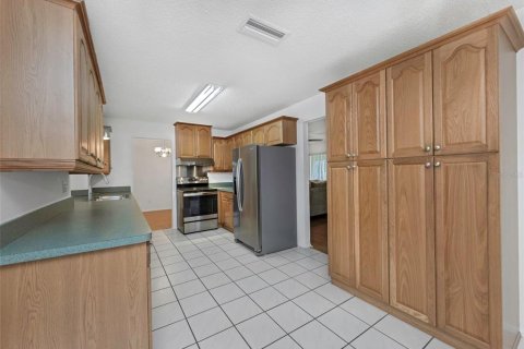 House in Pinellas Park, Florida 2 bedrooms, 160.35 sq.m. № 2110244 - photo 21