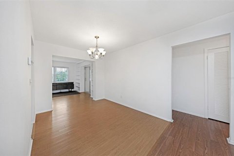 House in Pinellas Park, Florida 2 bedrooms, 160.35 sq.m. № 2110244 - photo 19