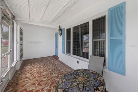 House in Pinellas Park, Florida 2 bedrooms, 160.35 sq.m. № 2110244 - photo 12