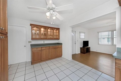 House in Pinellas Park, Florida 2 bedrooms, 160.35 sq.m. № 2110244 - photo 27