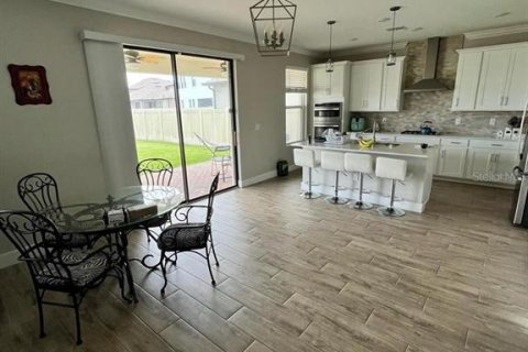 House in New Port Richey, Florida 4 bedrooms, 244.05 sq.m. № 2231344 - photo 7
