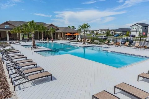 House in New Port Richey, Florida 4 bedrooms, 244.05 sq.m. № 2231344 - photo 19