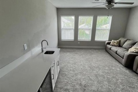 House in New Port Richey, Florida 4 bedrooms, 244.05 sq.m. № 2231344 - photo 11