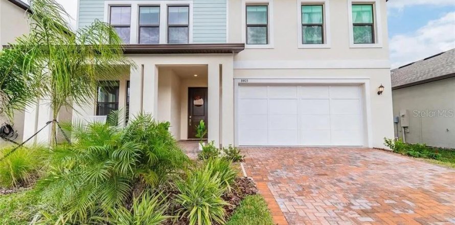 House in New Port Richey, Florida 4 bedrooms, 244.05 sq.m. № 2231344