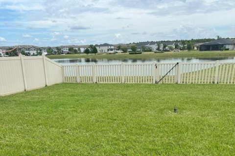 House in New Port Richey, Florida 4 bedrooms, 244.05 sq.m. № 2231344 - photo 2