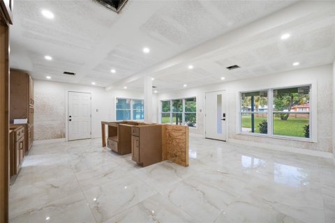 Villa ou maison à vendre à Tampa, Floride: 4 chambres, 189.99 m2 № 2427185 - photo 12