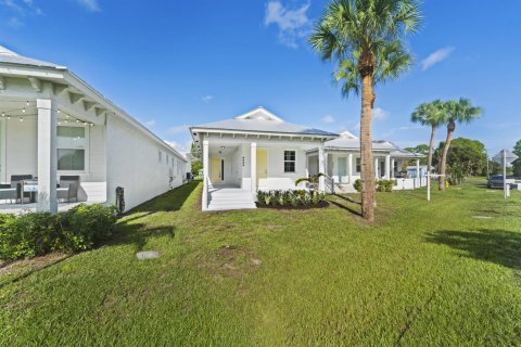 House in Stuart, Florida 3 bedrooms, 164.62 sq.m. № 2169410 - photo 2