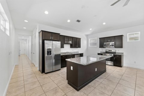 House in Stuart, Florida 3 bedrooms, 164.62 sq.m. № 2169410 - photo 9
