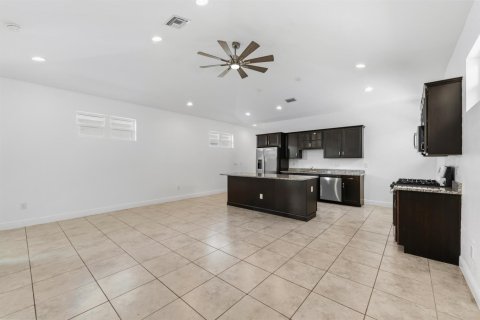 House in Stuart, Florida 3 bedrooms, 164.62 sq.m. № 2169410 - photo 7