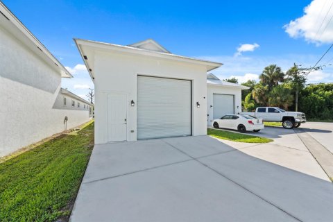 House in Stuart, Florida 3 bedrooms, 164.62 sq.m. № 2169410 - photo 4