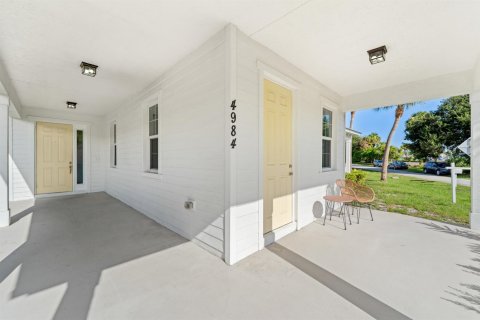 House in Stuart, Florida 3 bedrooms, 164.62 sq.m. № 2169410 - photo 5