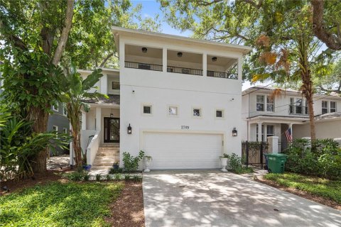 Villa ou maison à louer à Tampa, Floride: 4 chambres, 244.61 m2 № 1789320 - photo 1