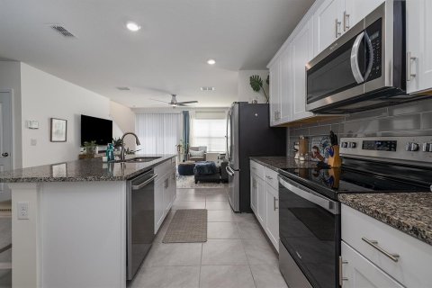 Townhouse in Port Orange, Florida 3 bedrooms, 150.87 sq.m. № 1918588 - photo 12