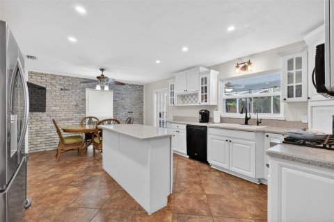 House in Mount Dora, Florida 3 bedrooms, 231.7 sq.m. № 2212229 - photo 20
