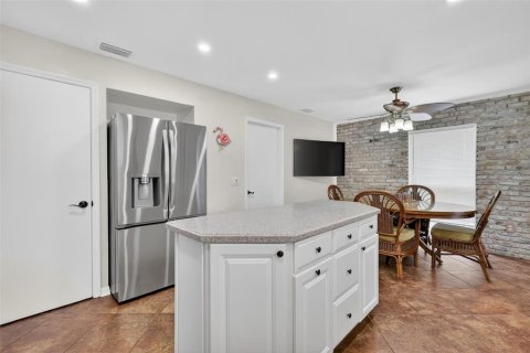 House in Mount Dora, Florida 3 bedrooms, 231.7 sq.m. № 2212229 - photo 21