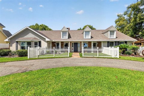 House in Mount Dora, Florida 3 bedrooms, 231.7 sq.m. № 2212229 - photo 9