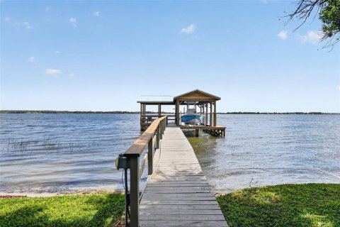House in Mount Dora, Florida 3 bedrooms, 231.7 sq.m. № 2212229 - photo 4