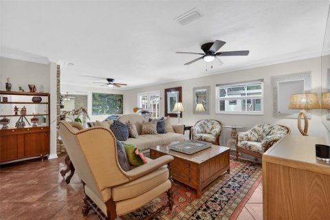 House in Mount Dora, Florida 3 bedrooms, 231.7 sq.m. № 2212229 - photo 27