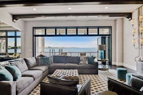 Casa en venta en Tampa, Florida, 6 dormitorios, 646.51 m2 № 1564845 - foto 6
