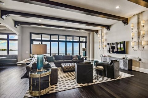 Casa en venta en Tampa, Florida, 6 dormitorios, 646.51 m2 № 1564845 - foto 21