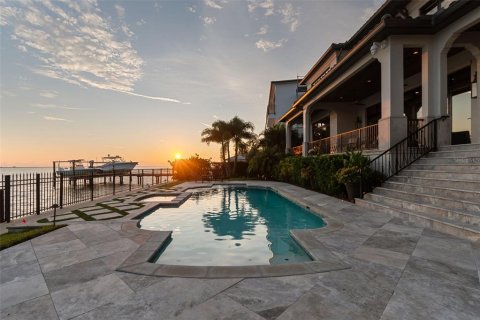 Casa en venta en Tampa, Florida, 6 dormitorios, 646.51 m2 № 1564845 - foto 15