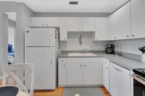 Condo in Punta Gorda, Florida, 2 bedrooms № 2109931 - photo 6