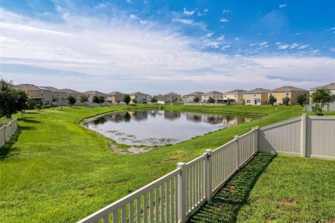 Casa en venta en Wesley Chapel, Florida, 3 dormitorios, 139.73 m2 № 1905775 - foto 2