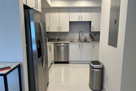 Copropriété à louer à Doral, Floride: 2 chambres, 109.9 m2 № 1956619 - photo 3